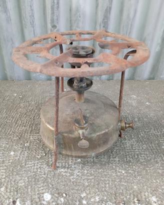 fornetto in ottone e lampada a petrolio 