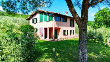 Villa di 131 m² con 5 locali e box auto a Montevar