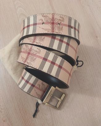 Cintura Burberry come nuova. 