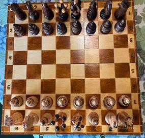 Scacchiera Legno con Scacchi