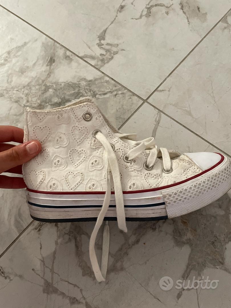 Scarpe simili hot sale alle converse