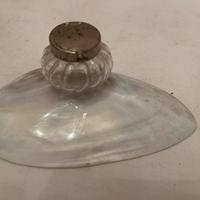 Piccolo calamaio con base in madreperla