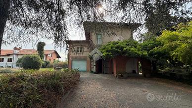VILLA SINGOLA A CASTAGNETO PO