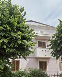 Villa bifamiliare con 2 Appartamenti e mansarda