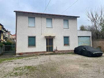 Villa di 182 m² con più di 5 locali e box auto a I