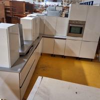 CUCINA AD ANGOLO BIANCA NO FRIGO