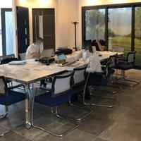 1 tavolo grande+1 tavolo quadrato riunioni + sedie