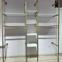 Scaffali per negozio