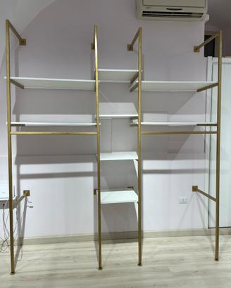 Scaffali per negozio