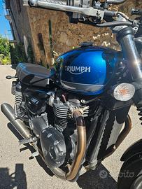 Triumph Street Twin 