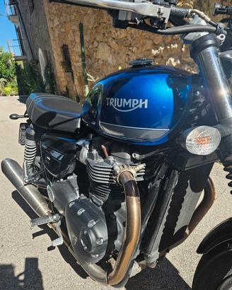Triumph Street Twin 