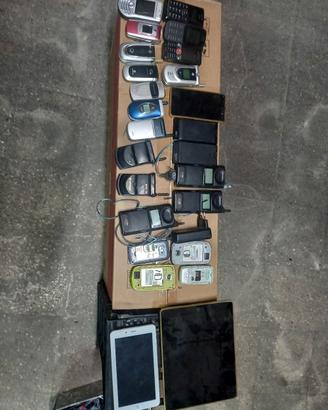 telefoni cellulari vintag in blocco