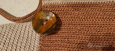 Borsetta versatile fatta e cucita a mano 