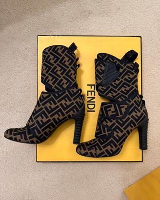 Stivali Fendi 38
