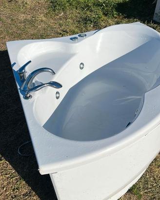 Vasca idromassaggio angolare 136x136