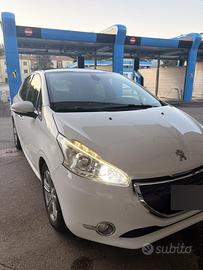 Peugeut 208