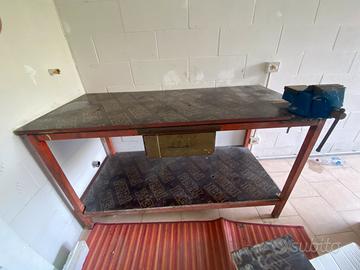 Banco da lavoro con cassetto