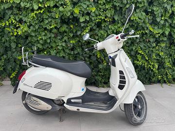 Piaggio Vespa 300 GTS - 2011