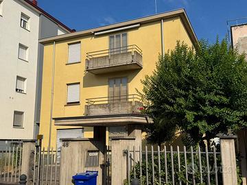 Casa indipendente di 280 m² con più di 5 locali e 