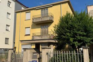 Casa indipendente di 280 m² con più di 5 locali e 