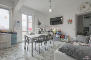 TRILOCALE RISTRUTTURATO CON BALCONE E CANTINA