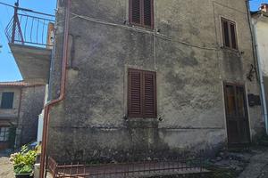 Casa indipendente con ampio giardino e capanna