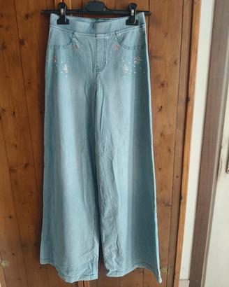 Pantaloni larghi