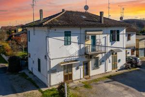 CASA DI CORTE A BARICELLA
