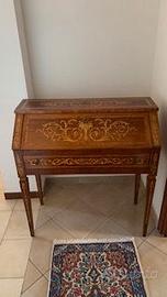 Secretaire intarsiato stile maggiolini