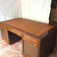 Scrivania d’epoca restaurata