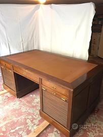 Scrivania d’epoca restaurata