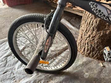 Bicicletta BMX frees grigio