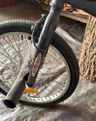 Bicicletta BMX frees grigio