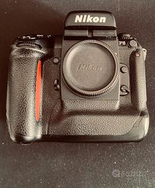 Nikon F5 Ammiraglia Professionale | Eccellente
