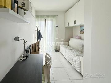 Cameretta MORETTI COMPACT come nuova
