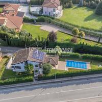 VILLA CON PISCINA E BOX DOPPIO