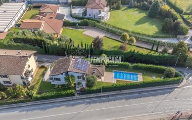 VILLA CON PISCINA E BOX DOPPIO
