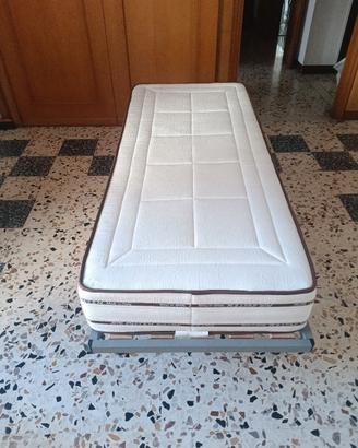 Materasso singolo + rete con doghe 