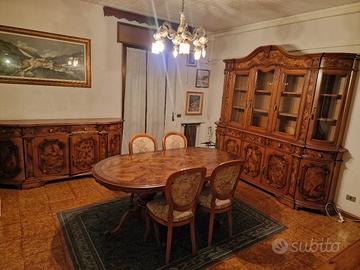 Sala da pranzo in noce e intarsiata