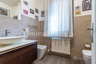 WC, bidet, lavabo con miscelatore