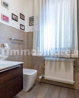 WC, bidet, lavabo con miscelatore