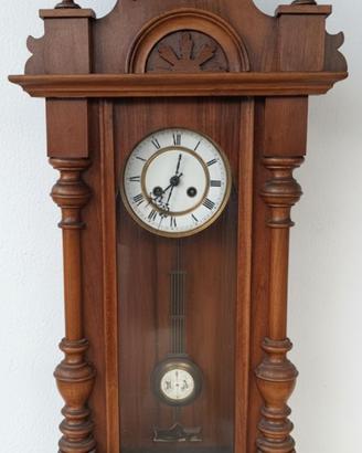 Antico orologio a pendolo da parete
