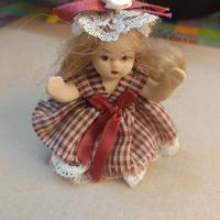 Bambola in porcellana