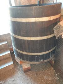 tino in legno per vinificazione