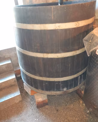 tino in legno per vinificazione