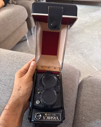 Yashica mat-124G