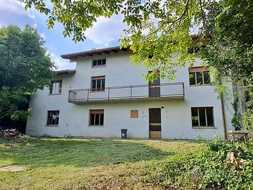 SPAZIOSA CASA CON GIARDINO DA RISTRUTTURARE