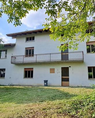 SPAZIOSA CASA CON GIARDINO DA RISTRUTTURARE