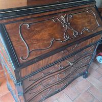 Cassettone ribalta lombardo XVIII