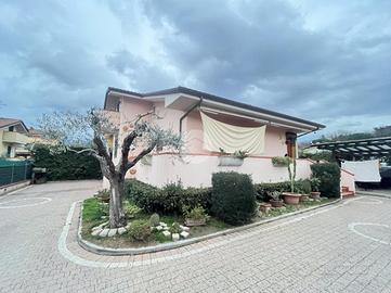 VILLA SINGOLA A MASSAROSA